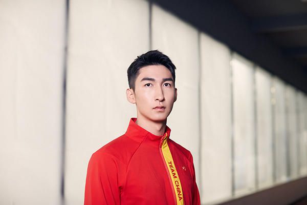 第10分钟，阿坎吉后场回传门将，埃德森玩火差点被断，倒地将球没收。